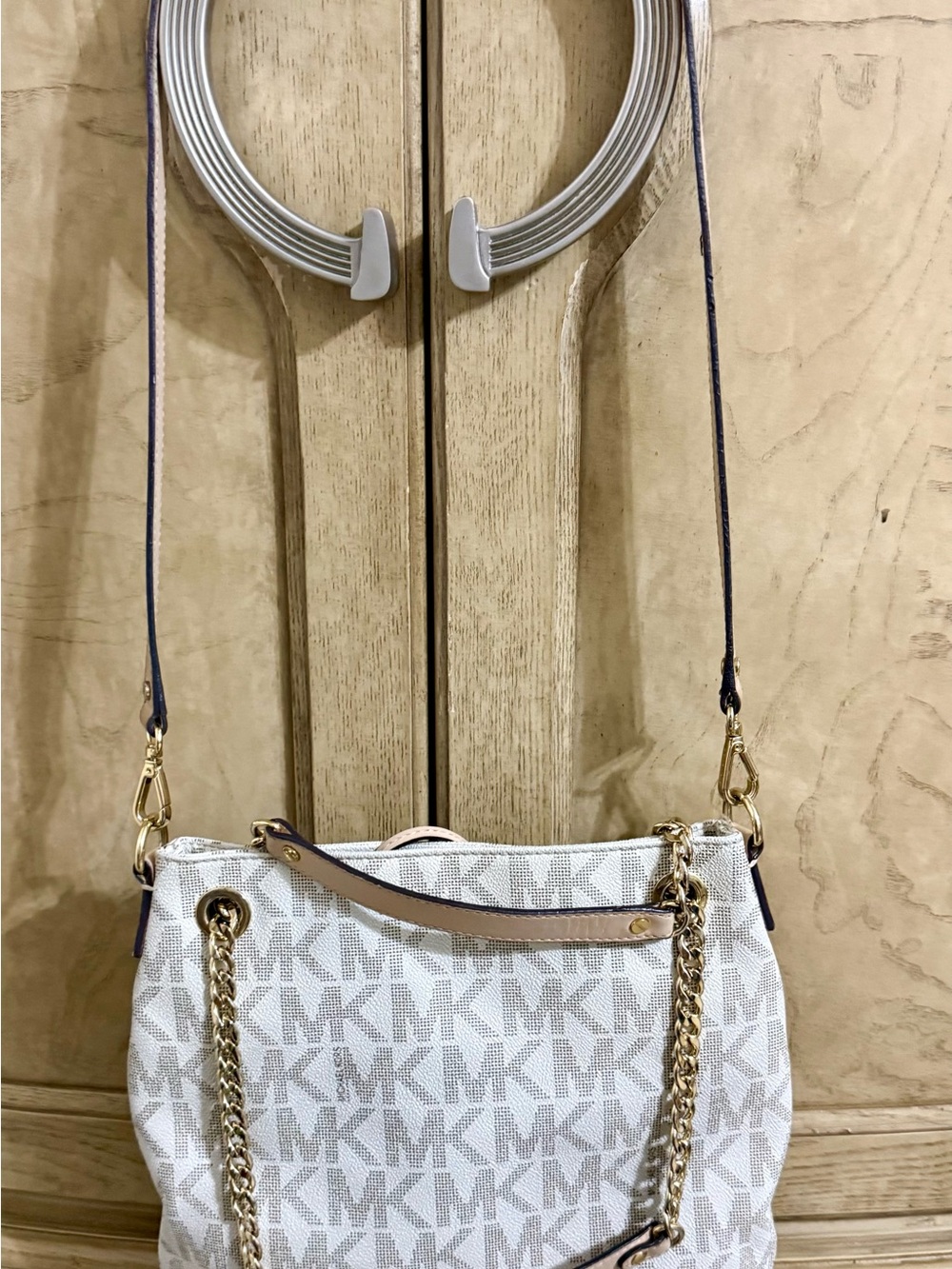 Michael Kors cream Logo Chain-Trim Shoulder Bag
